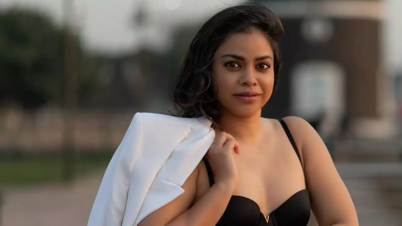 वो आदमी अपनी तोंद से....कार में अकेली Sumona Chakravarti  साथ हुई गलत हरकत, एक्ट्रेस बोली- अनसेफ महसूस हुआ