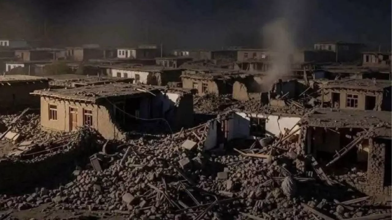 दर्द में अफगानिस्तान! भूकंप से मचा हाहाकार, अब तक 800 से अधिक लोगों की मौत; देखिए तबाही का खौफनाक मंजर