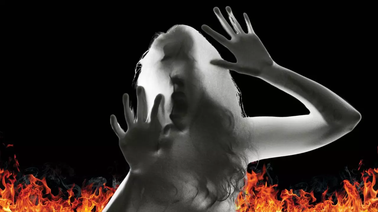 शराब पीने से रोकती थी लिव-इन पार्टनर, प्रेमी ने कर दिया सरेआम सड़क पर आग के हवाले