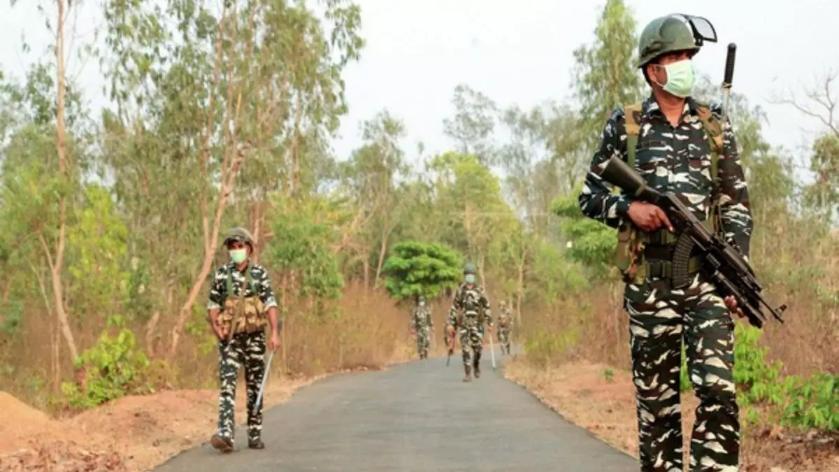 बस्तर रेड कॉरिडोर में फिर गरजी गोलियां, अबुझमाड़ में सुरक्षाबलों-माओवादियों के बीच भीषण मुठभेड़; 5-6 नक्सली ढेर