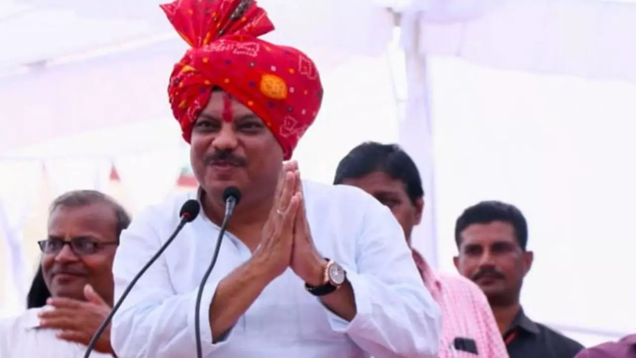 आदिवासी हिंदू नहीं... उमंग सिंघार के बयान से MP में BJP VS Congress, जानें उनके बारे में आदिवासी हिंदू नहीं... उमंग सिंघार के बयान से MP में BJP VS Congress, जानें उनके बारे में