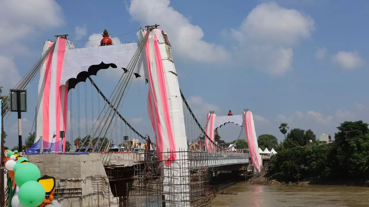 बिहार में तैयार हुआ पहला केबल सस्पेंशन ब्रिज, CM नीतीश ने किया उद्घाटन, लक्ष्मण झूले जैसा नजारा बिहार में तैयार हुआ पहला केबल सस्पेंशन ब्रिज, CM नीतीश ने किया उद्घाटन, लक्ष्मण झूले जैसा नजारा