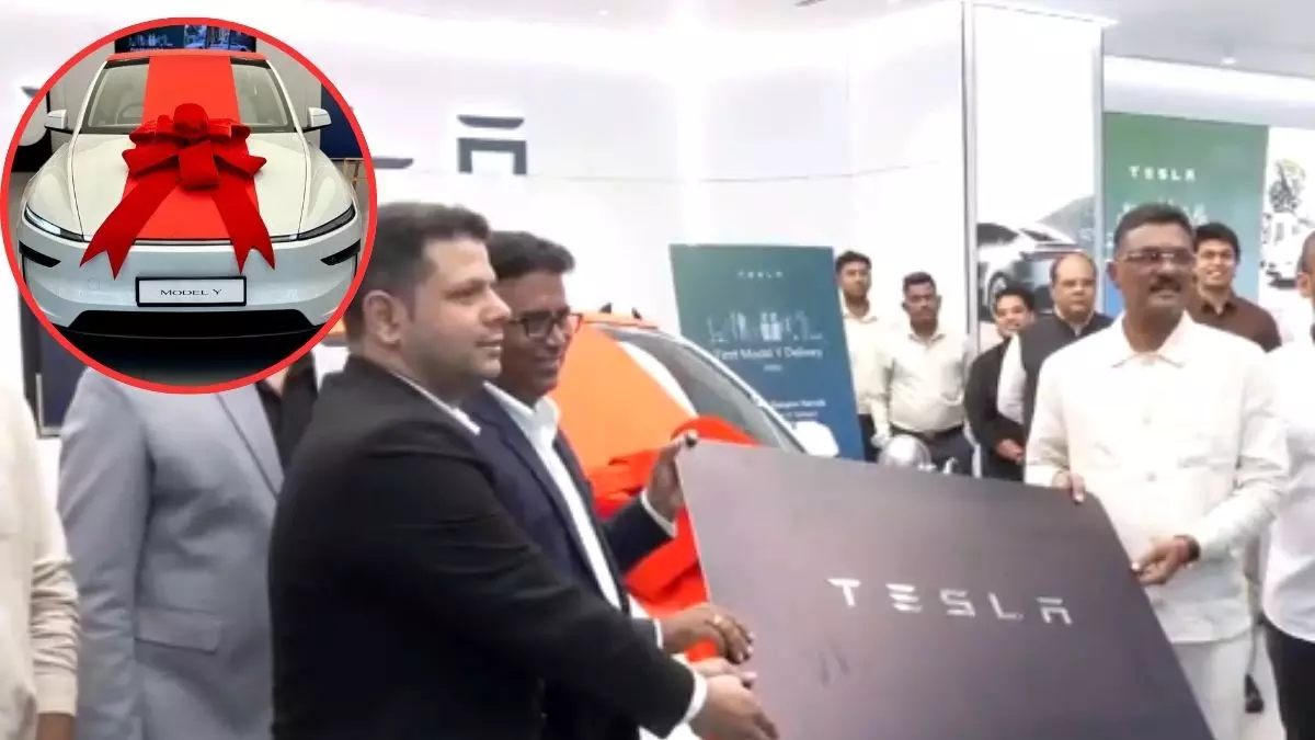 टेस्ला की पहली डिलीवरी भारत में, महाराष्ट्र के मंत्री बने पहले ग्राहक; जानिए कितनी खास है Tesla Model Y टेस्ला की पहली डिलीवरी भारत में, महाराष्ट्र के मंत्री बने पहले ग्राहक; जानिए कितनी खास है Tesla Model Y