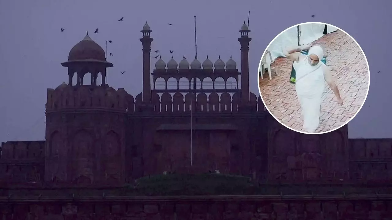 लाल किले से गायब हुआ कलश! जड़ा था करोड़ों का खज़ाना, CCTV फुटेज में दिखा चौंकाने वाला सच लाल किले से गायब हुआ कलश! जड़ा था करोड़ों का खज़ाना, CCTV फुटेज में दिखा चौंकाने वाला सच