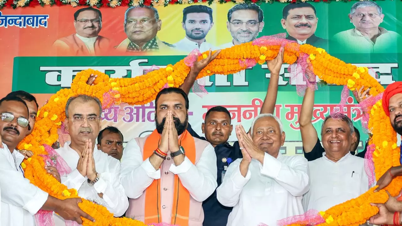 Bihar Assembly Election 2025: नीतीश कुमार ने एकतरफा घोषित किया पहला उम्मीदवार, क्या भाजपा से आगे निकलेगी जेडीयू?