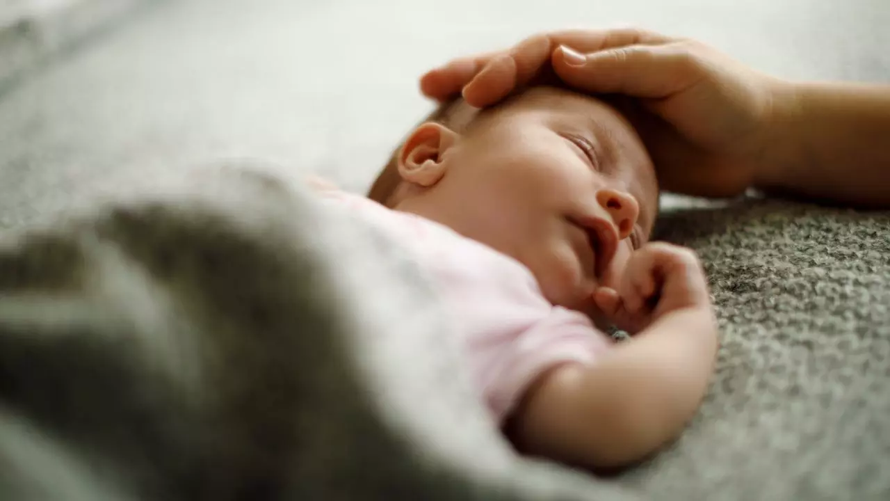 गरीबी बड़ी जालिम है साहब... बीमार पत्नी के इलाज के लिए पिता ने 50 हजार में मासूम को बेचा; बारिश में उजड़ गया था आशियाना