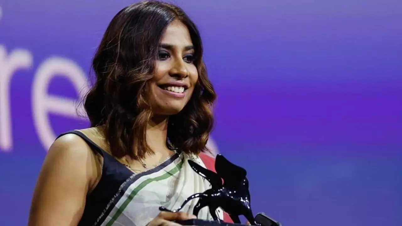 कॉर्पोरेट नौकरी से लेकर बेस्ट डायरेक्टर तक, कौन है Anuparna Roy जिसने वेनिस फिल्म फेस्टिवल में लहराया भारत का झंडा कॉर्पोरेट नौकरी से लेकर बेस्ट डायरेक्टर तक, कौन है Anuparna Roy जिसने वेनिस फिल्म फेस्टिवल में लहराया भारत का झंडा