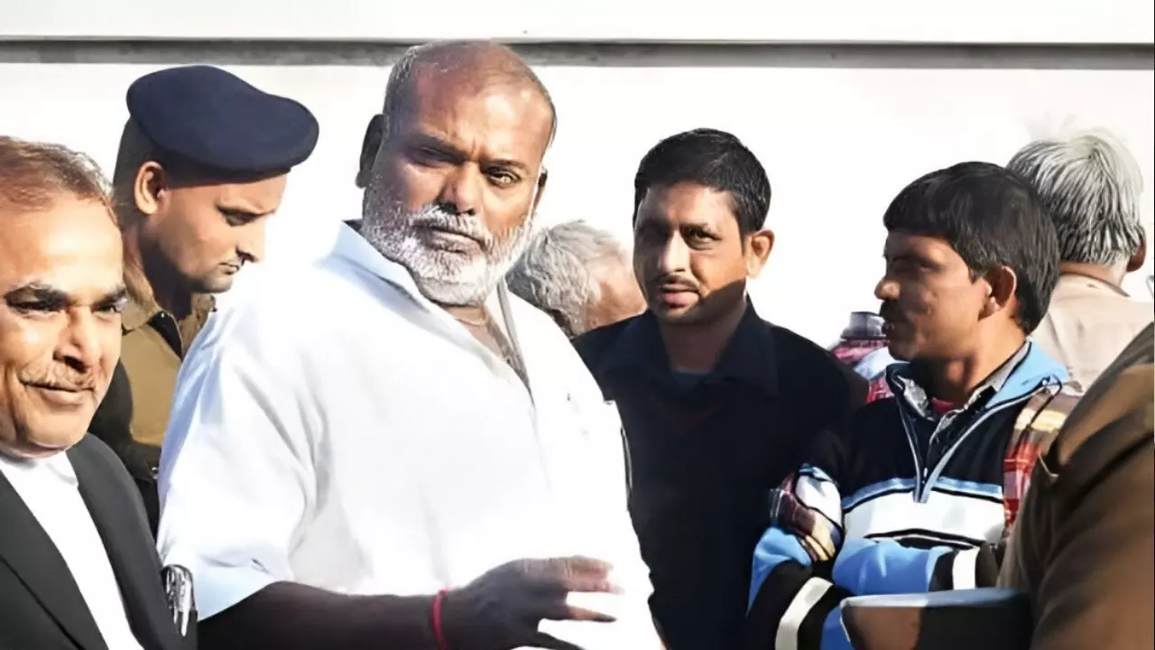 कौन है राजबल्लभ यादव जिसने तेजस्वी यादव की पत्नी को कहा जर्सी गाय? नाबालिग से रेप के आरोप में गए थे जेल कौन है राजबल्लभ यादव जिसने तेजस्वी यादव की पत्नी को कहा जर्सी गाय? नाबालिग से रेप के आरोप में गए थे जेल