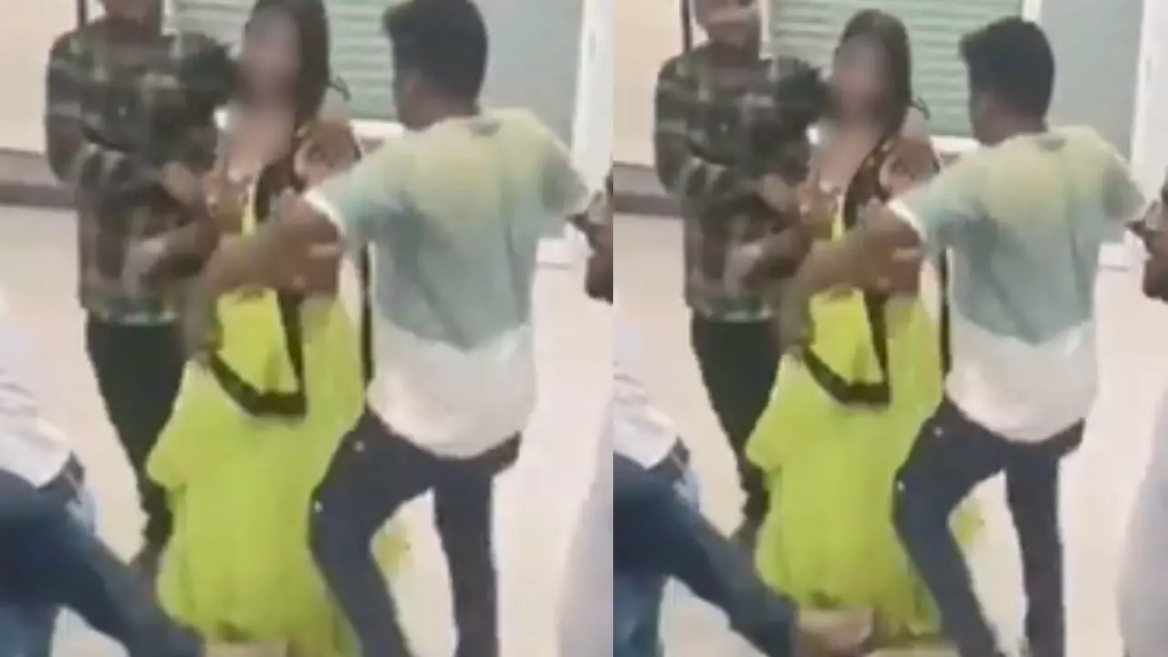 पी ले पी ले ओ मेरे जानी...कॉन्स्टेबल की Birthday Party में ASI का महिला डांसर के साथ अश्लील Video Viral पी ले पी ले ओ मेरे जानी...कॉन्स्टेबल की Birthday Party में ASI का महिला डांसर के साथ अश्लील Video Viral