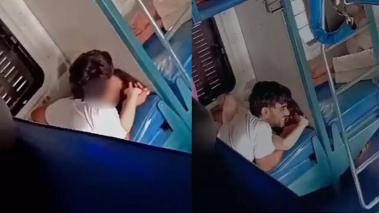 कपल ने ट्रेन सीट को बनाया Bedroom और फिर करने लगा..., Viral Video पर यूजर्स बोले- ये तो ट्रेंड हो गया कपल ने ट्रेन सीट को बनाया Bedroom और फिर करने लगा..., Viral Video पर यूजर्स बोले- ये तो ट्रेंड हो गया