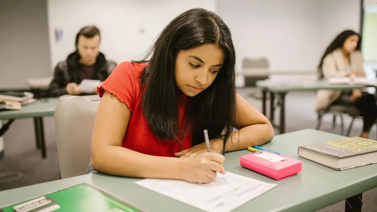 सेंटर पर 2 घंटे पहले आना जरूरी! राजस्थान पुलिस कांस्टेबल भर्ती 2025 की एग्जाम की तारीखों का एलान, जानें नियम और टाइमिंग सेंटर पर 2 घंटे पहले आना जरूरी! राजस्थान पुलिस कांस्टेबल भर्ती 2025 की एग्जाम की तारीखों का एलान, जानें नियम और टाइमिंग