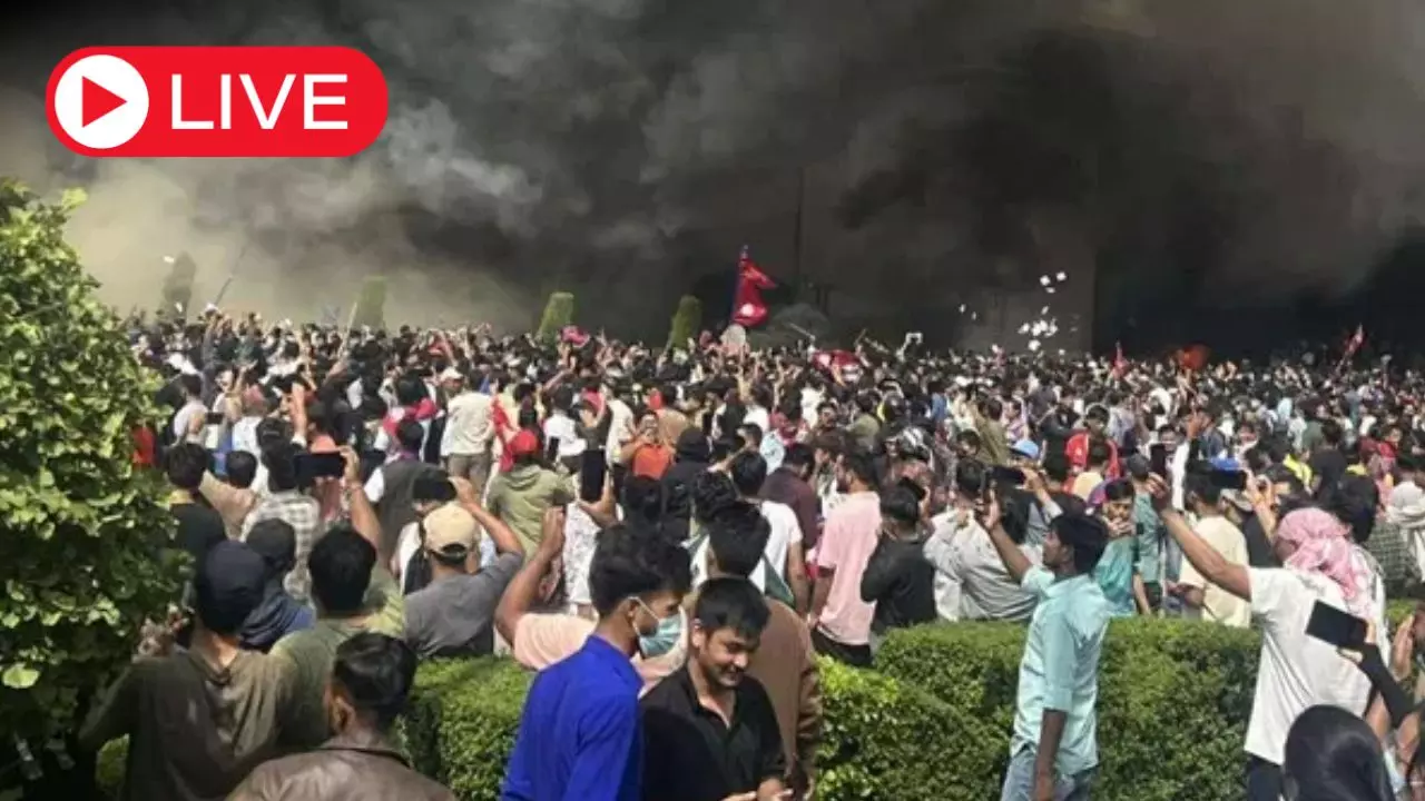 Aaj ki Taaza Khabar Live News Update: पीएम के इस्तीफे के बाद संसद में हो रही आगजनी, शाम तक नए प्रधानमंत्री का हो सकता है ऐलान Aaj ki Taaza Khabar Live News Update: पीएम के इस्तीफे के बाद संसद में हो रही आगजनी, शाम तक नए प्रधानमंत्री का हो सकता है ऐलान