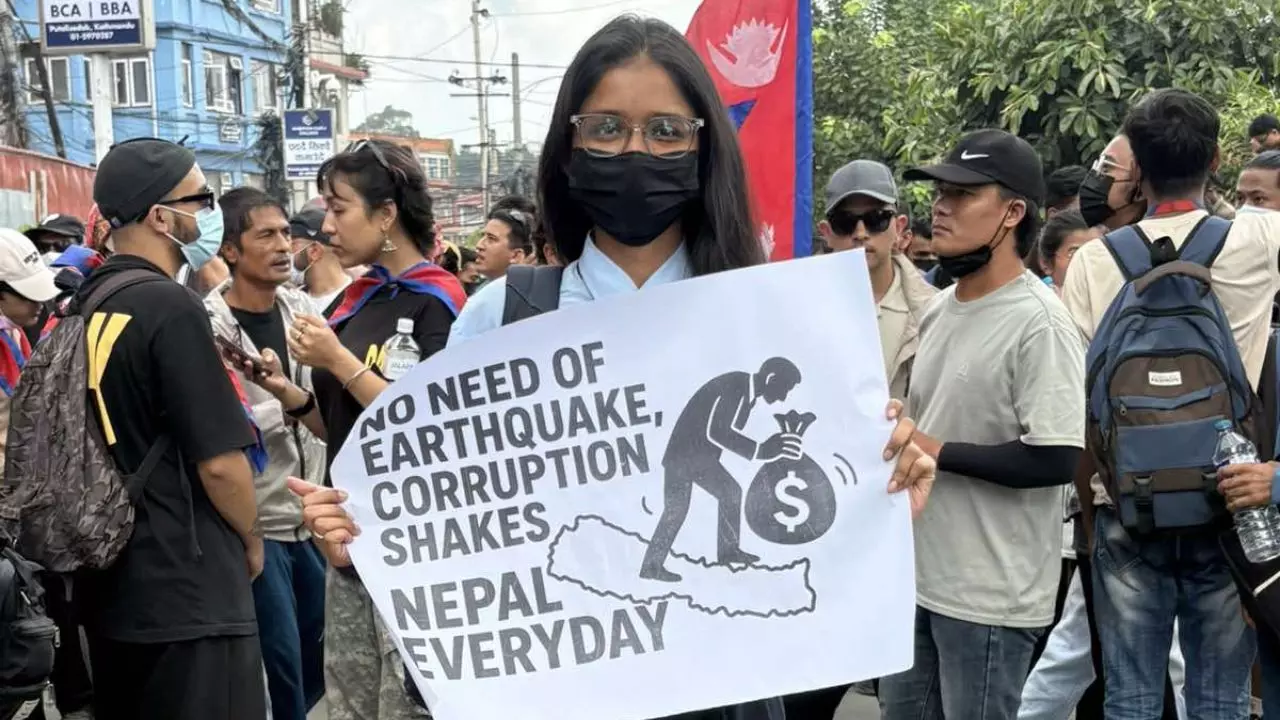 नेपाल में खूनी होली, स्कूली बच्चों पर चली गोली, महिलाओं के साथ घर में रेप, Protest के बीच इंफ्लुएंसर ने क्या- क्या किया दावा