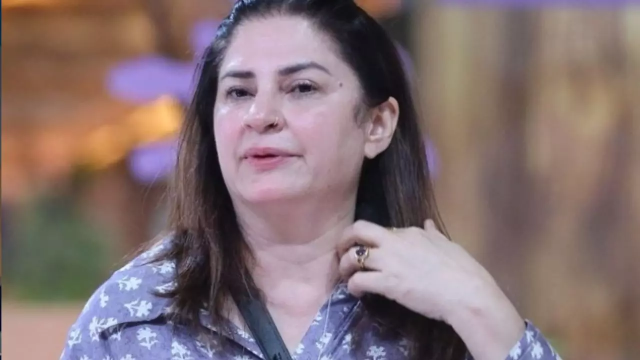 आप मुझे बहुत पसंद हैं, शादी करेंगे... Bigg Boss 19 में कुनिका ने इस कंटेस्टेंट को किया प्रपोज, घरवाले हैरान आप मुझे बहुत पसंद हैं, शादी करेंगे... Bigg Boss 19 में कुनिका ने इस कंटेस्टेंट को किया प्रपोज, घरवाले हैरान