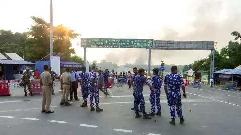 सप्लाई चेन टूटी तो लगेगा भारी झटका, नेपाल में लगी आग से भारत की अर्थव्यवस्था को कितना फायदा-कितना नुकसान? सप्लाई चेन टूटी तो लगेगा भारी झटका, नेपाल में लगी आग से भारत की अर्थव्यवस्था को कितना फायदा-कितना नुकसान?