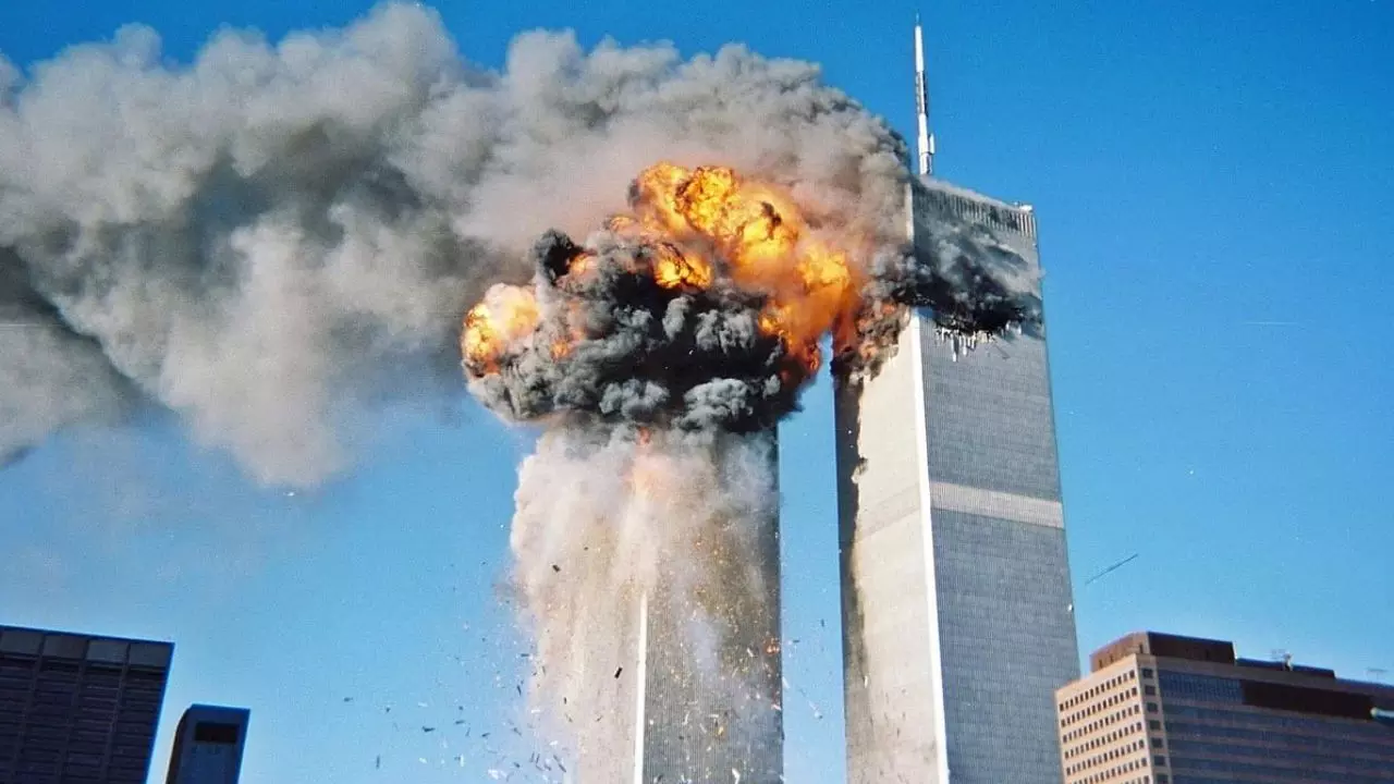 9/11 के 25 साल: इस आतंकी हमले को याद कर आज भी डर से कांप उठते हैं लोग, जानें इसकी 10 बड़ी बातें 9/11 के 25 साल: इस आतंकी हमले को याद कर आज भी डर से कांप उठते हैं लोग, जानें इसकी 10 बड़ी बातें