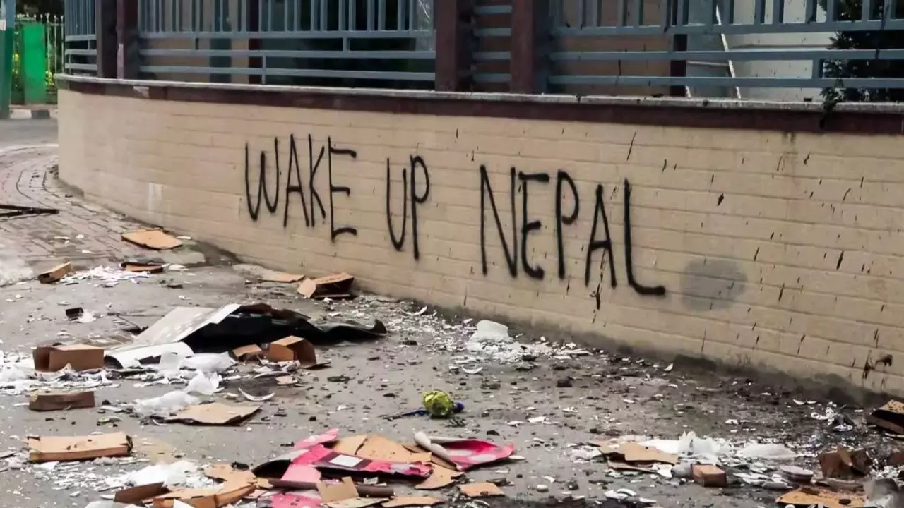 नेपाल में Gen Z आंदोलन में फूट, नेतृत्व विवाद को लेकर दो गुटों में मारपीट, सेना मुख्यालय बना अखाड़ा