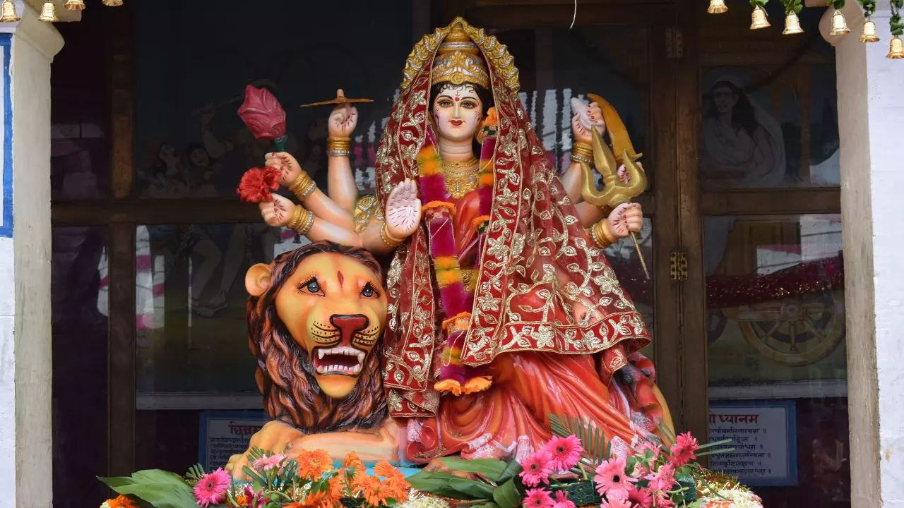 Shardiya Navratri 2025: कब है शारदीय नवरात्रि, देवी पूजा में वास्तु के ये नियम नहीं अपनाएं, तो होगा भारी नुकसान Shardiya Navratri 2025: कब है शारदीय नवरात्रि, देवी पूजा में वास्तु के ये नियम नहीं अपनाएं, तो होगा भारी नुकसान