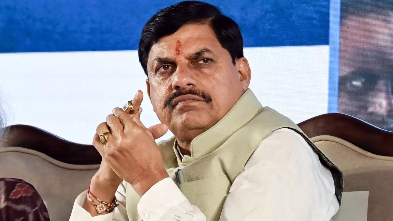 कांग्रेस बड़े-बड़े कुत्ते पाल रही; MP के मुख्यमंत्री ने किसानों से पूछा कि हम क्या पालें तो मिला ये जवाब