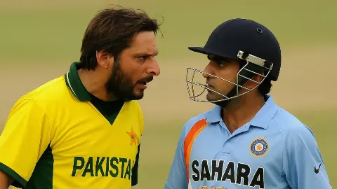 जब मैदान बना अखाड़ा! अफरीदी का गुस्सा, गंभीर का जवाब... एशिया कप से पहले वायरल हो रहा भारत-पाक राइवलरी का यह वीडियो जब मैदान बना अखाड़ा! अफरीदी का गुस्सा, गंभीर का जवाब... एशिया कप से पहले वायरल हो रहा भारत-पाक राइवलरी का यह वीडियो