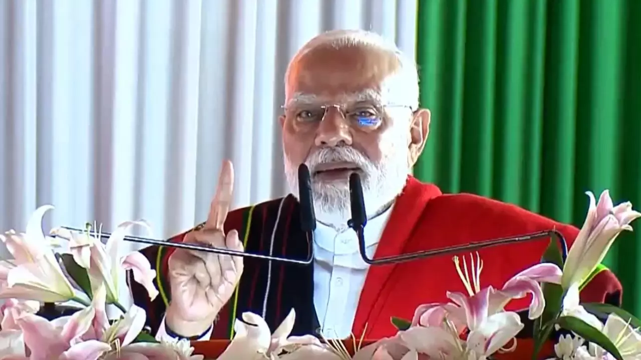 बंदूक नहीं, भरोसा है असली ताकत, मणिपुर के लोगों से PM मोदी की अपील, 10 बड़ी बातें बंदूक नहीं, भरोसा है असली ताकत, मणिपुर के लोगों से PM मोदी की अपील, 10 बड़ी बातें