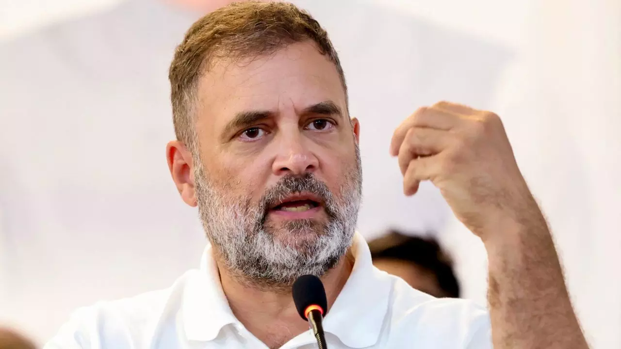 पाकिस्तानी गाने से राहुल गांधी का स्वागत! बीजेपी ने लगाया आरोप तो कांग्रेस ने पूछा - मैच क्यों खेल रहे हो? पाकिस्तानी गाने से राहुल गांधी का स्वागत! बीजेपी ने लगाया आरोप तो कांग्रेस ने पूछा - मैच क्यों खेल रहे हो?