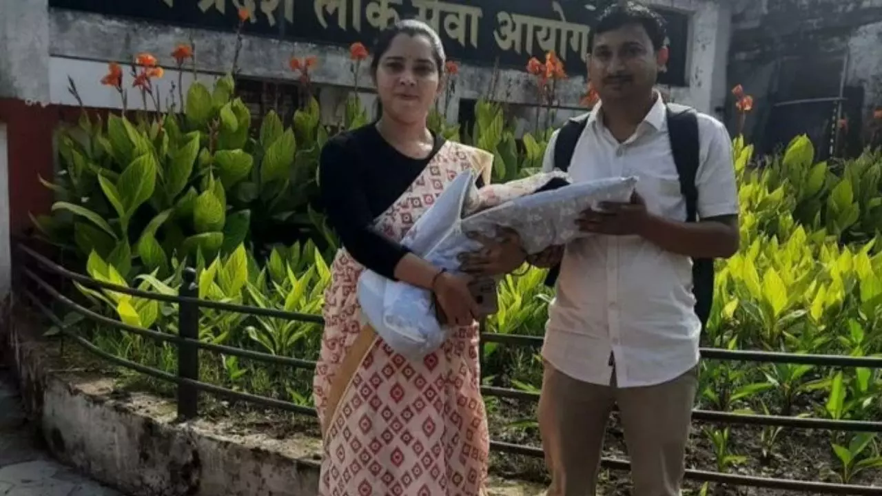 पिता का निधन, पति ने छोड़ी नौकरी, फिर C-सेक्शन डिलीवरी का दर्द... मैहर की Varsha Patel बनीं DSP, जानें उनके बारे में