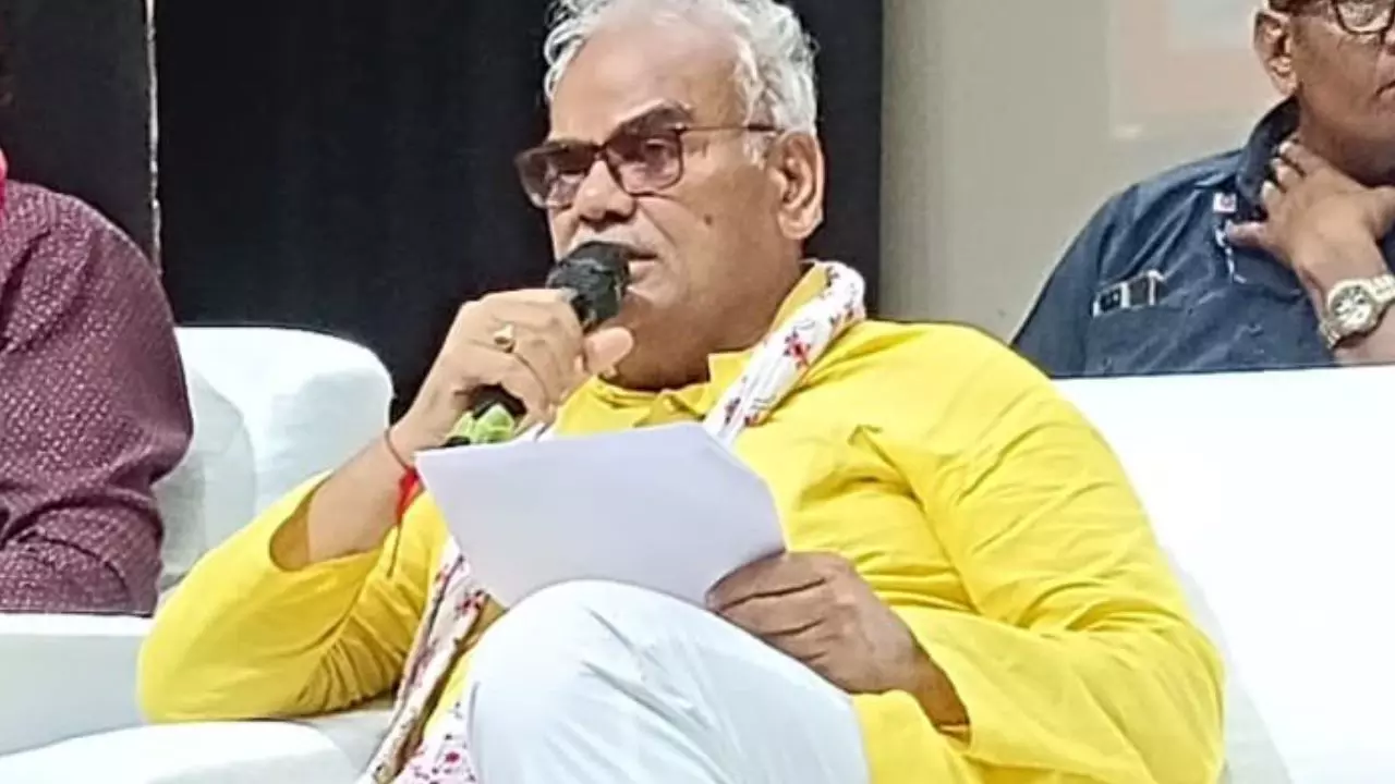 क्या राहुल गांधी मंदिर में छेड़ते हैं लड़कियां... विधानसभा कैमरा विवाद पर बवाल, दिलावर बोले- खुद पर झांकें डोटासरा क्या राहुल गांधी मंदिर में छेड़ते हैं लड़कियां... विधानसभा कैमरा विवाद पर बवाल, दिलावर बोले- खुद पर झांकें डोटासरा