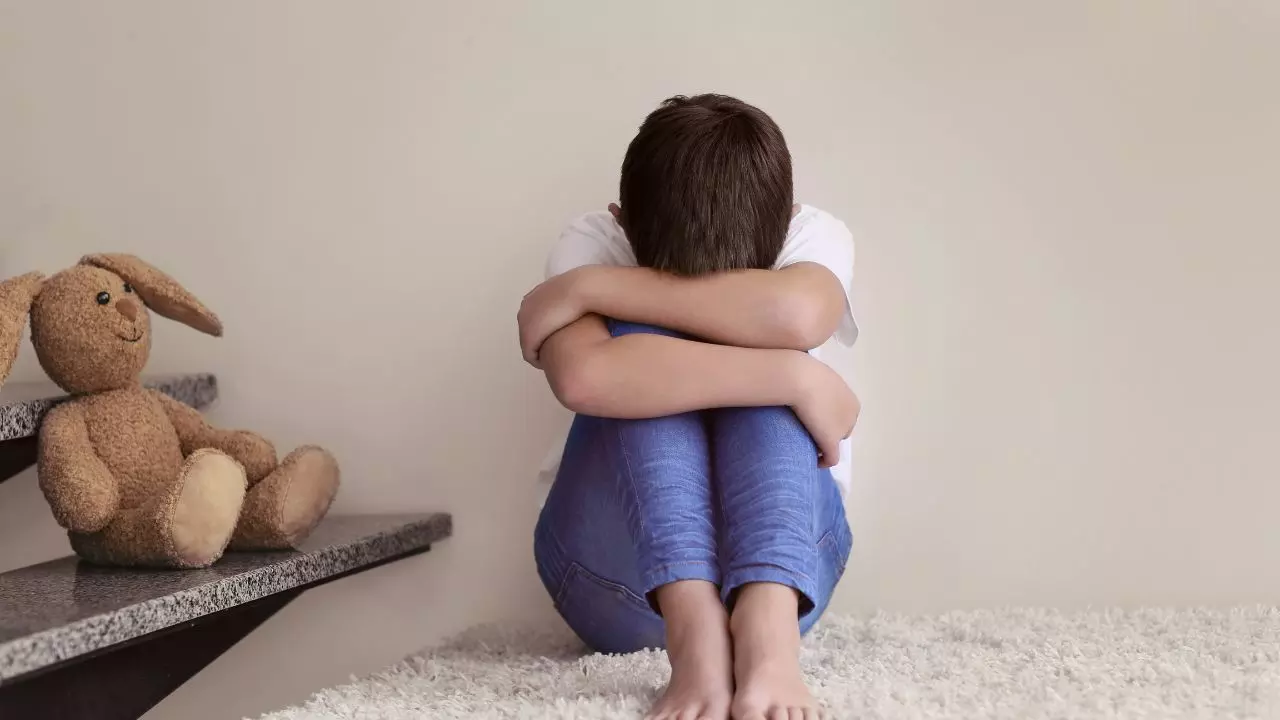 देहरादून अब नहीं सेफ! 45 दिन में 61 बच्चे लापता, सोशल मीडिया बना सबसे बड़ा खतरा, जानें कैसे गुमराह हो रहे नाबालिग देहरादून अब नहीं सेफ! 45 दिन में 61 बच्चे लापता, सोशल मीडिया बना सबसे बड़ा खतरा, जानें कैसे गुमराह हो रहे नाबालिग