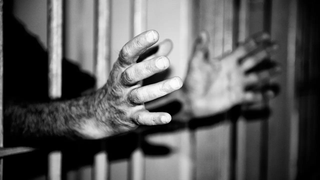 29 लाख देकर बहू को पढ़ाई के लिए भेजा कनाडा, पत्नी ने पति को विदेश बुलाकर भिजवाया जेल और फिर थमाया तलाक का नोटिस 29 लाख देकर बहू को पढ़ाई के लिए भेजा कनाडा, पत्नी ने पति को विदेश बुलाकर भिजवाया जेल और फिर थमाया तलाक का नोटिस