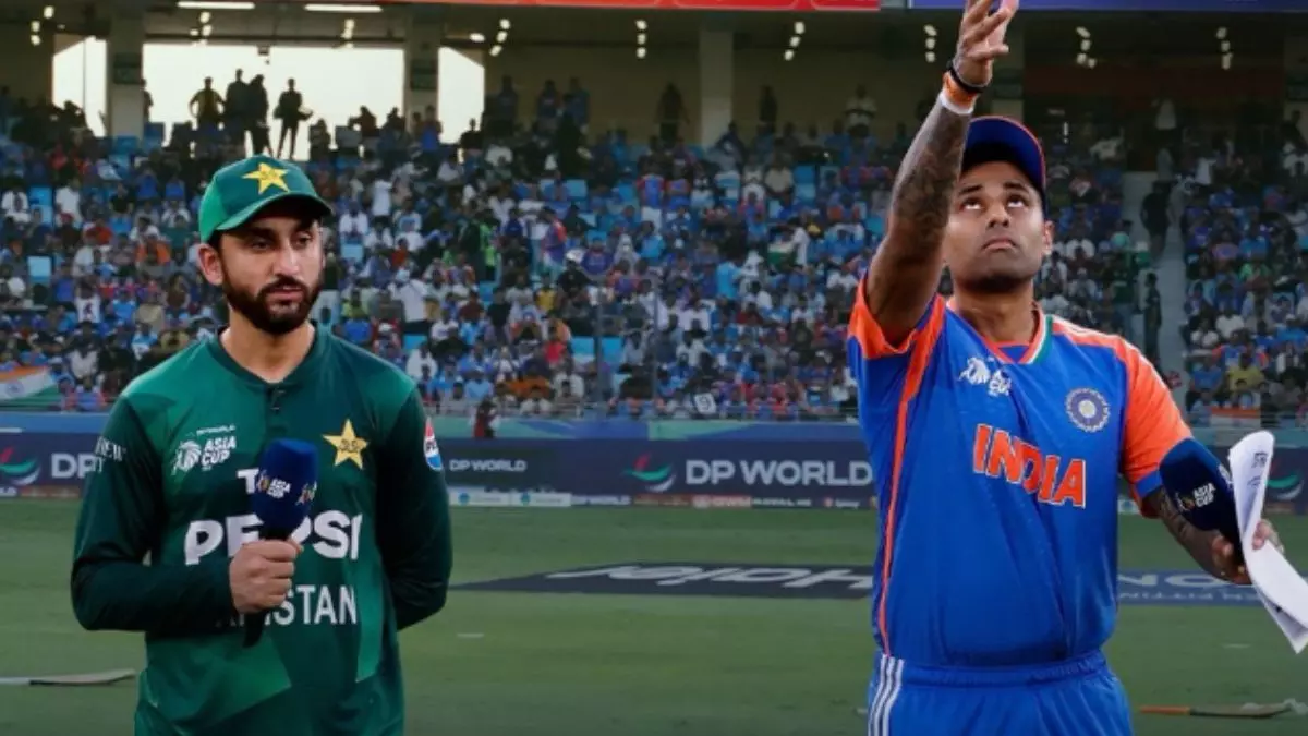 Asia Cup 2025: पाकिस्तान ने जीता टॉस, पहले बल्लेबाजी करने का किया फैसला, भारत के ये 11 धुरंधर लेंगे पहलगाम का बदला? Asia Cup 2025: पाकिस्तान ने जीता टॉस, पहले बल्लेबाजी करने का किया फैसला, भारत के ये 11 धुरंधर लेंगे पहलगाम का बदला?