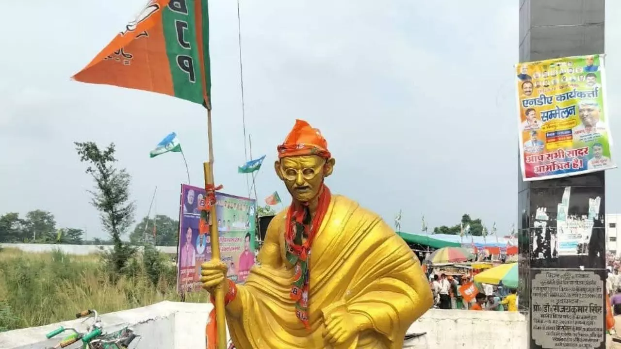 महात्मा गांधी को भाजपा का झंडा, पट्टा और टोपी पहनाए जाने पर बवाल, आरजेडी बोली- भारतीय एकता और संप्रभुता से BJP को चिढ़... महात्मा गांधी को भाजपा का झंडा, पट्टा और टोपी पहनाए जाने पर बवाल, आरजेडी बोली- भारतीय एकता और संप्रभुता से BJP को चिढ़...