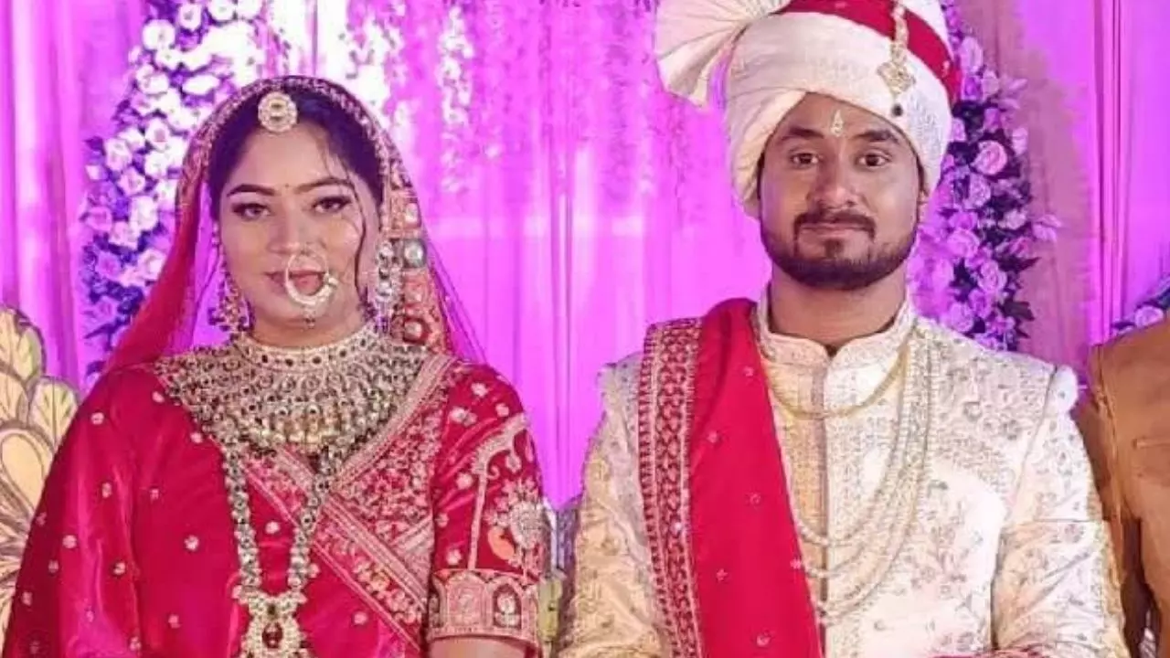 जमानत मांगने कोर्ट पहुंची सोनम रघुवंशी, 17 को अदालत लेगी फैसला; हनीमून पर ले जाकर की थी पति राजा की हत्या जमानत मांगने कोर्ट पहुंची सोनम रघुवंशी, 17 को अदालत लेगी फैसला; हनीमून पर ले जाकर की थी पति राजा की हत्या