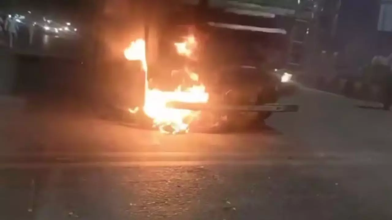 Aaj ki Taaza Khabar: इंदौर हादसे से दहशत! भागते-भागते गिरते लोग, ट्रक ने रौंदी जिंदगी कई घायल, दो की मौत- पढ़ें 15 सितंबर की बड़ी खबरें