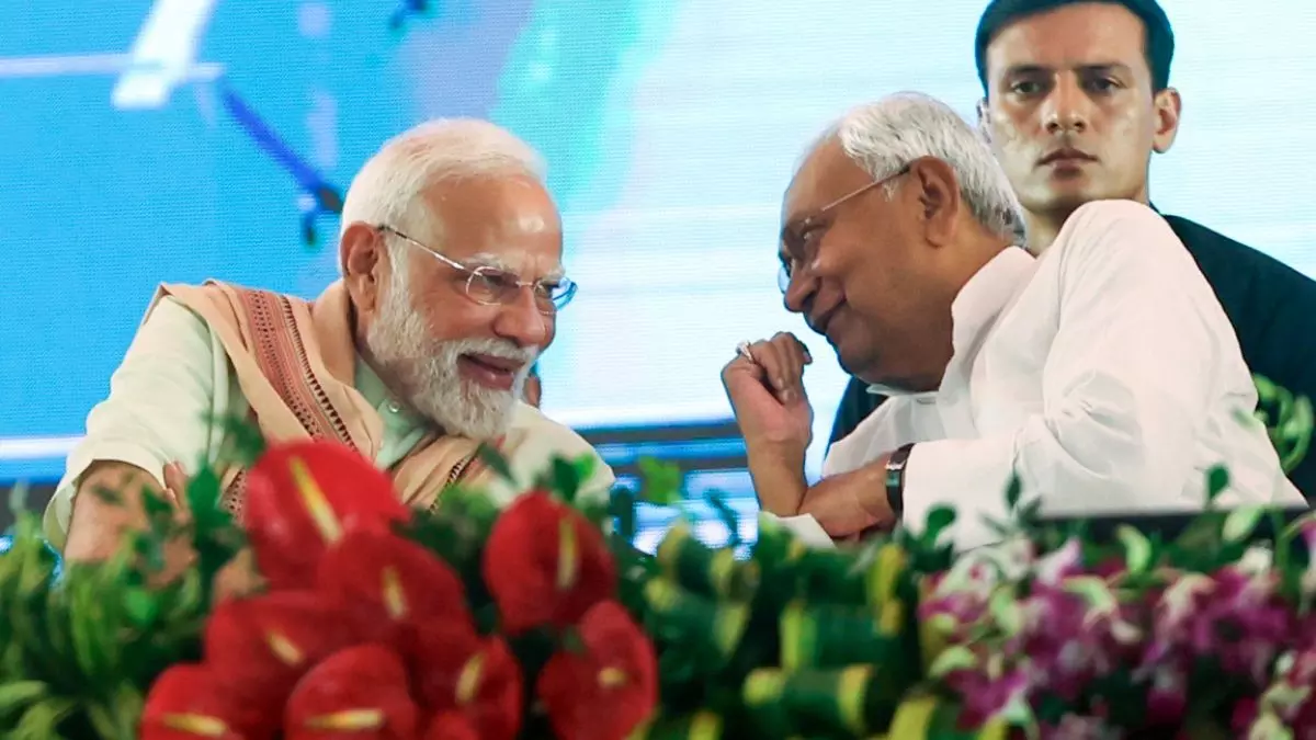 मैं अब कहीं नहीं जाऊंगा, NDA में ही रहूंगा... PM मोदी के सामने फिर बोले नीतीश कुमार, आखिर क्यों बार-बार खा रहे वफादारी की कसमें?