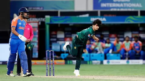 भारत-पाक मैच के बाद हाथ न मिलाने पर विवाद, पाकिस्तानी कोच ने तोड़ी चुप्पी, कहा - “हम तो हाथ बढ़ाने गए थे…” भारत-पाक मैच के बाद हाथ न मिलाने पर विवाद, पाकिस्तानी कोच ने तोड़ी चुप्पी, कहा - “हम तो हाथ बढ़ाने गए थे…”