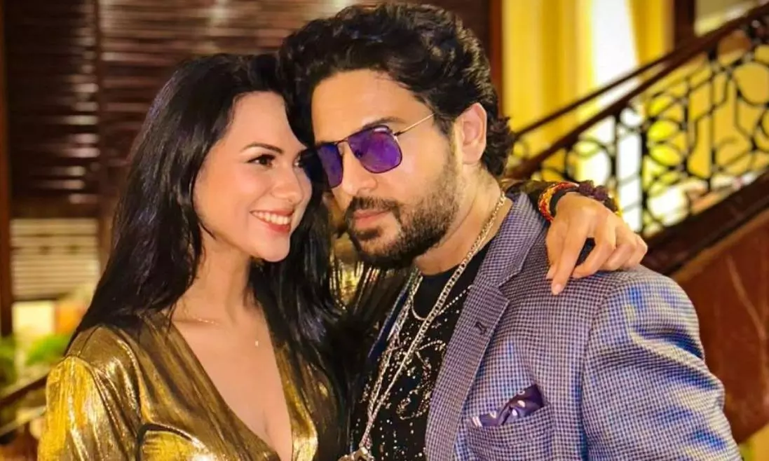 कौन हैं Gaurav Khanna की वाइफ Akansha Khanna?