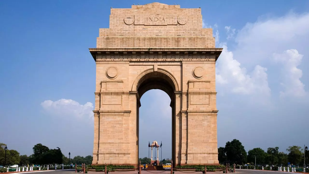 दिल्ली-NCR वालों को रुला रही गर्मी! आज आंशिक रूप से बादल छाए रहने का अनुमान, देहरादून में बारिश-तूफान की आशंका