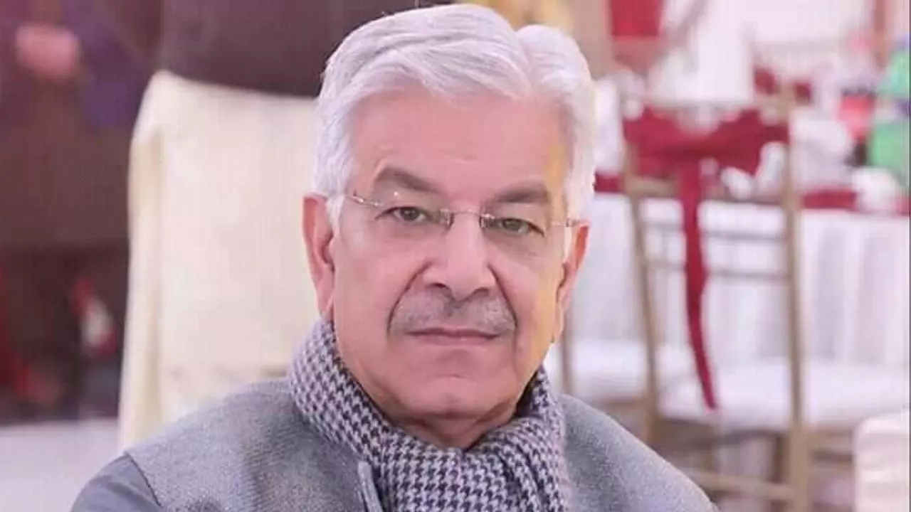 अजब पाकिस्‍तान के गजब मंत्री! ख्वाजा आसिफ बोले, “अमेरिकी नेता खुलकर लेते हैं रिश्वत, मैं पीछे नहीं छुपूंगा”