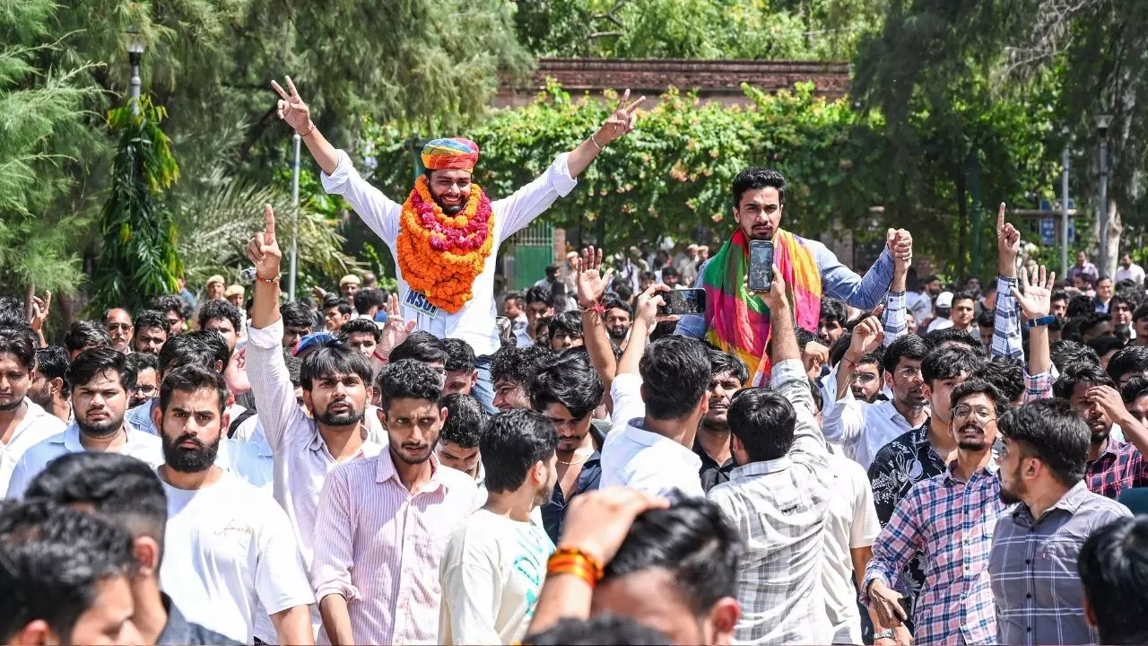 DUSU Election 2025: मैदान में 21 उम्मीदवार, 2.75 लाख से ज्यादा वोटर करेंगे फैसला; किसके पास जाएगी अध्यक्ष की कुर्सी?