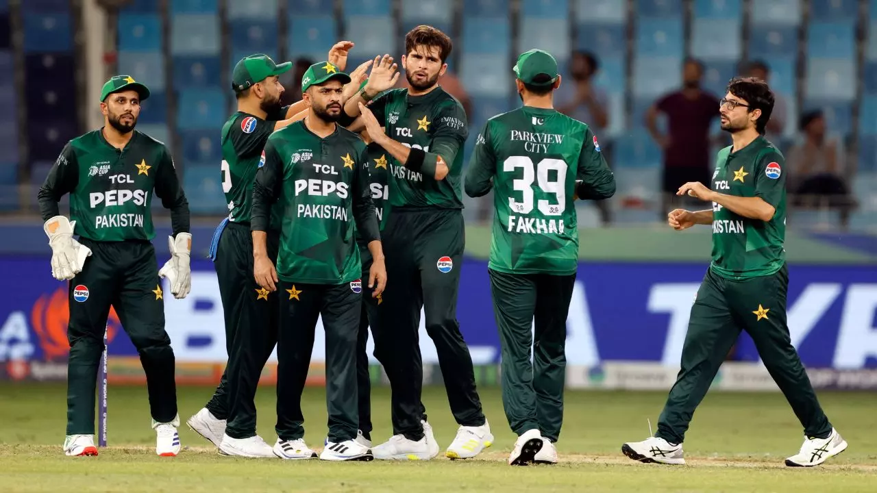 Copycat है पाकिस्तान! ‘नो हैंडशेक’ विवाद में अब PCB भी कूदा, रविवार को भारत-पाकिस्तान मैच में दिखेगा नया ड्रामा