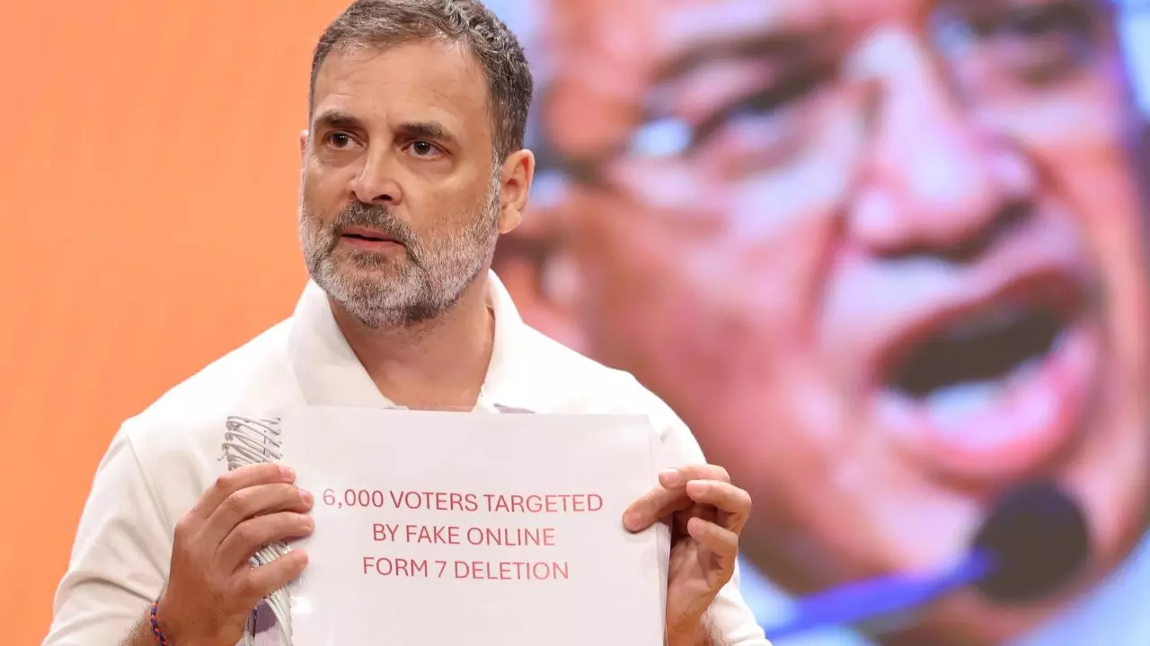 राहुल गांधी ने EC पर फोड़ा हाइड्रोजन बम, कहा- 18 महीने में लिखी..., वोट चोरों को बचा रहे CEC; 10 बातें