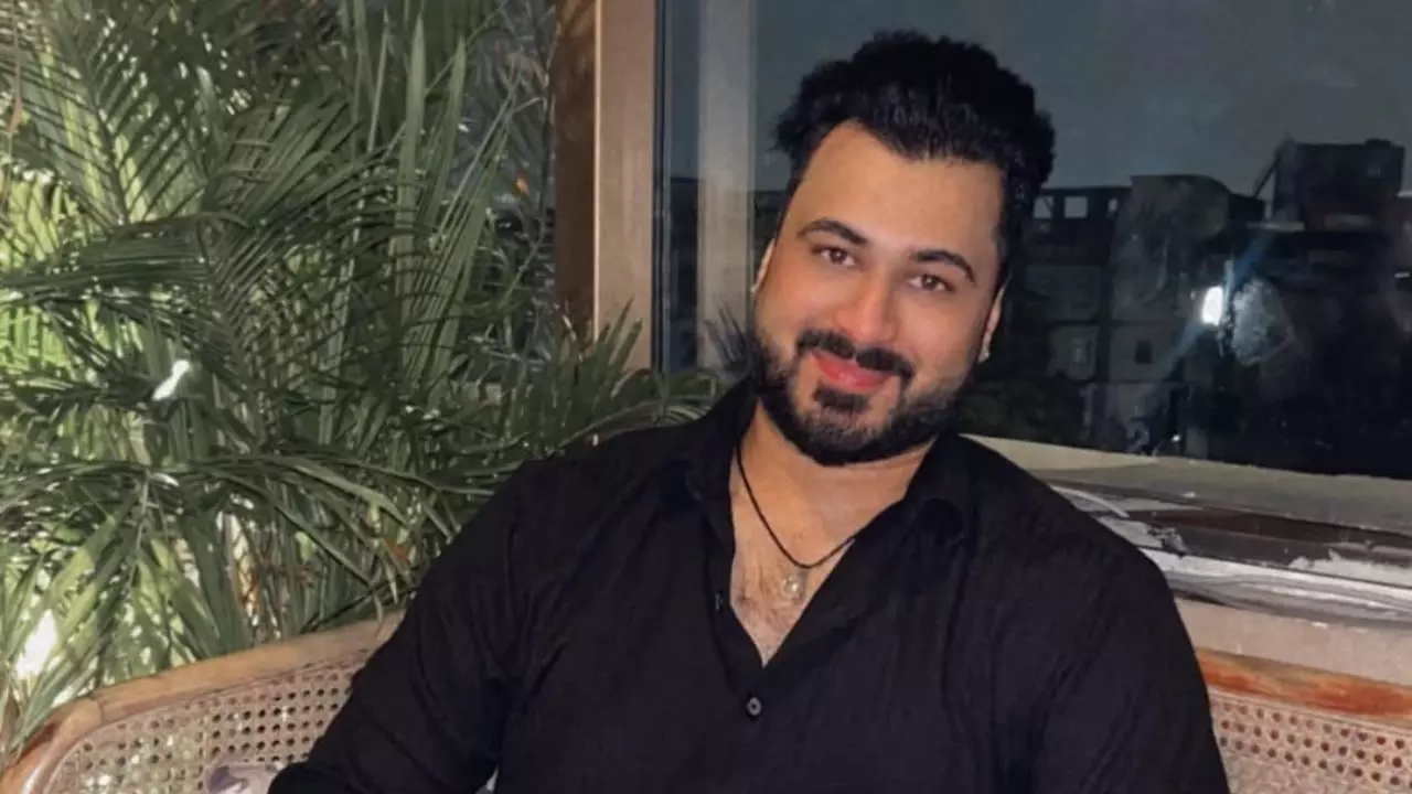 यहां लाल साड़ी में...यूट्यूबर Akshay Vashisht हुए गिरफ्तार, गोवा इंटरनेशनल एयरपोर्ट को बताया था भूतिया