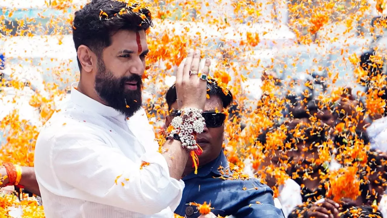 कहीं पे निगाहें कहीं पे निशाना! बिहार का सीएम बनने को लेकर क्या बोल रहे चिराग पासवान? कहीं पे निगाहें कहीं पे निशाना! बिहार का सीएम बनने को लेकर क्या बोल रहे चिराग पासवान?