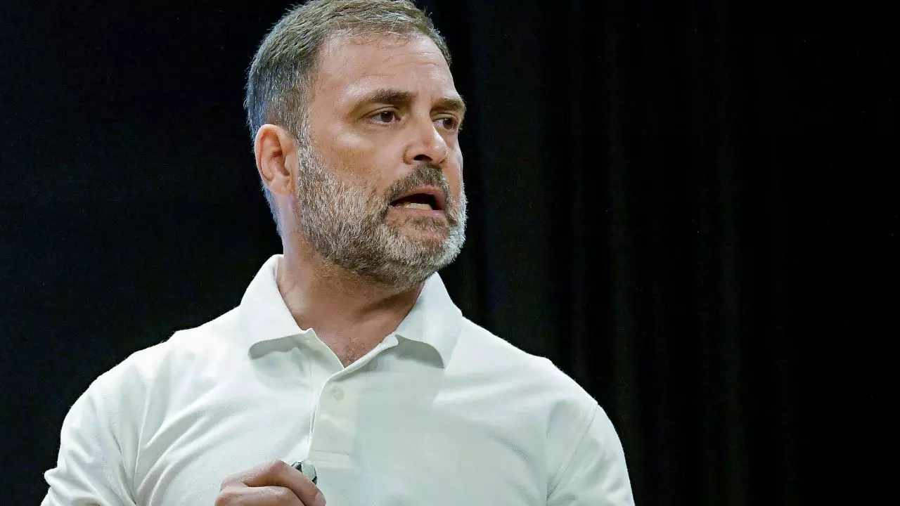 कॉल उठा- उठाकर परेशान हो गया...राहुल गांधी ने प्रेस कॉन्फ्रेंस में दिखाया UP  के शख्स का नंबर तो  हो गया बवाल