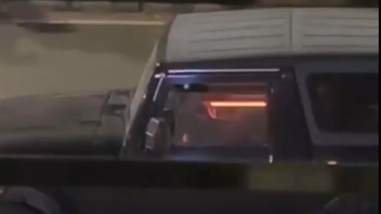 गुरुग्राम में थार चला रहे शख्स की शर्मनाक हरकत, अचानक गाड़ी रोक करने लगा Masturbation