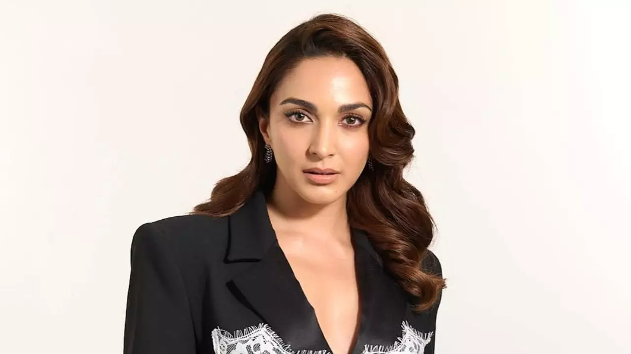 Deepika Padukone के बाद इस बड़ी फिल्म से बाहर हुई Kiara Advani! इस एक्ट्रेस की हुई एंट्री Deepika Padukone के बाद इस बड़ी फिल्म से बाहर हुई Kiara Advani! इस एक्ट्रेस की हुई एंट्री