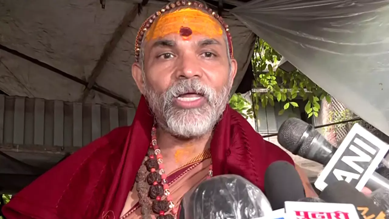 शंकराचार्य अविमुक्तेश्वरानंद बिहार में उतारेंगे गौ रक्षक उम्मीदवार, योगी से पूछा- वेस्ट UP मिनी पाकिस्तान है तो जिम्मेदार कौन? शंकराचार्य अविमुक्तेश्वरानंद बिहार में उतारेंगे गौ रक्षक उम्मीदवार, योगी से पूछा- वेस्ट UP मिनी पाकिस्तान है तो जिम्मेदार कौन?