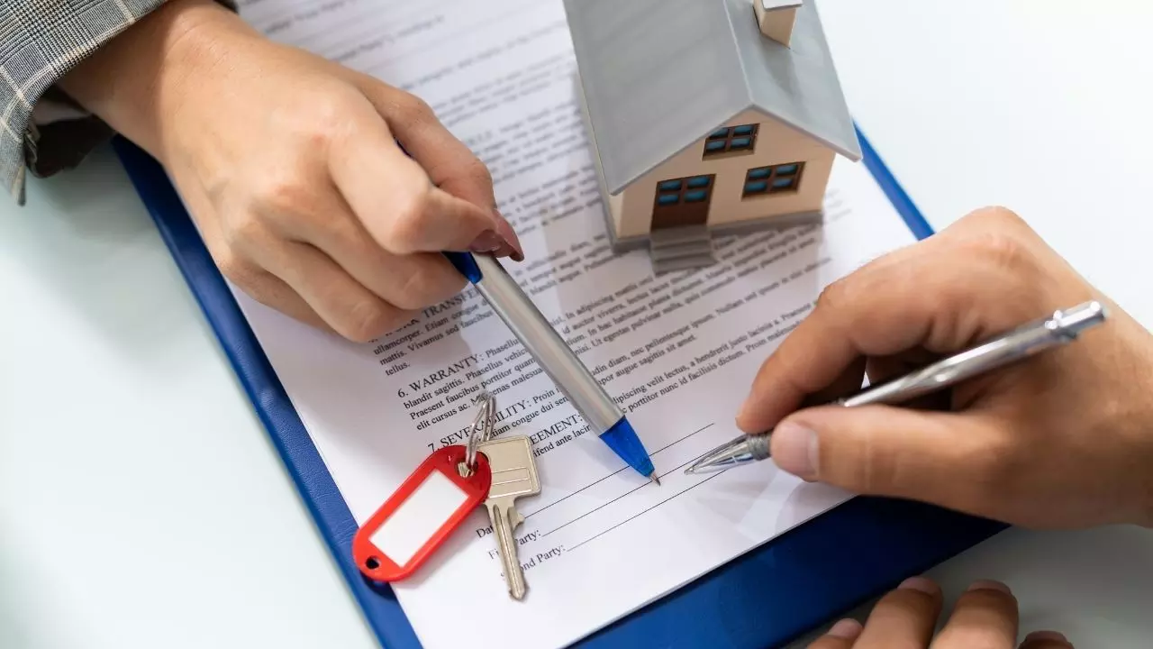 हाय रे प्रॉपर्टी का चक्कर! फिरोजाबाद में बुआ-चाचा ने नकली मां बनाकर किया मकान पर कब्जा, ऐसे खुला मामला