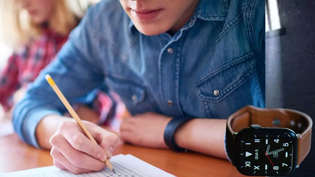 हाय रे बेरोजगारी! एग्जाम में पास होने के लिए चीटिंग का अनोखा प्लान, छात्र ने प्राइवेट पार्ट में छिपाई स्मार्ट वॉच और...